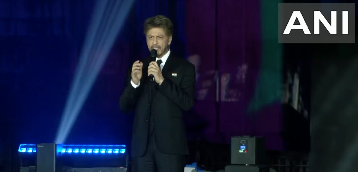 গ্ল’বেল পিছ অনাৰ্ছ অনুষ্ঠানত ভাষণ দিছে শ্বাহৰুখ খানে