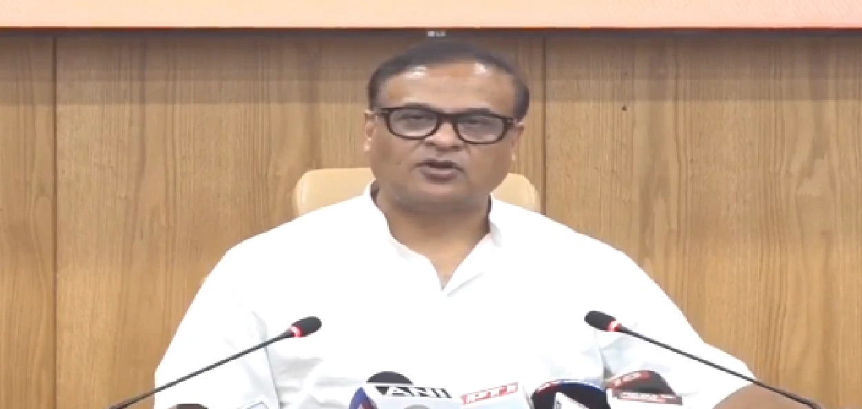 কেবিনেট বৈঠকৰ অন্তত মুখ্যমন্ত্ৰী হিমন্ত বিশ্ব শৰ্মাৰ সংবাদমেল সম্বোধন