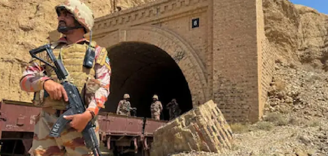 পাকিস্তানৰ পেছাৱৰত অৰ্ধসামৰিক বাহিনীৰ মুখ্য কাৰ্যালয়ত সন্ত্ৰাসবাদীৰ আক্ৰমণ