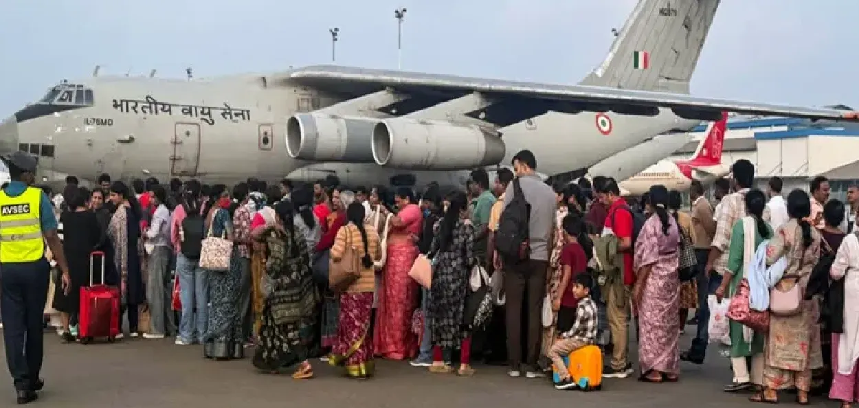 ঘূৰ্ণীবতাহ দিটৱাঃ শ্ৰীলংকাৰ পৰা ২০০ৰো অধিক ভাৰতীয়ক স্থানান্তৰ