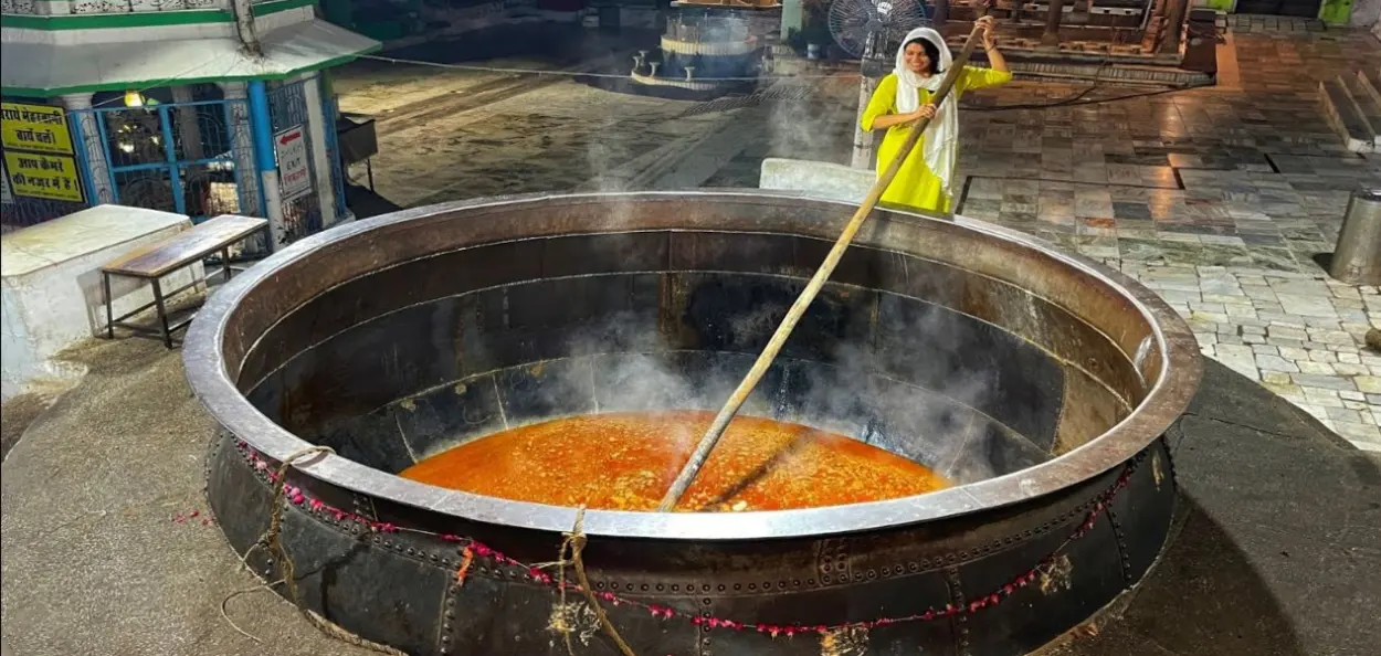 আজমেৰ শ্বৰীফৰ প্ৰকাণ্ড ডেগ (পাত্ৰ)