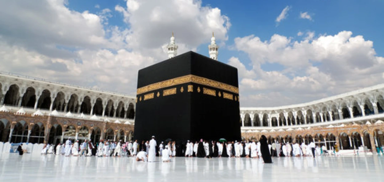 মক্কা-মদিনাৰ মছজিদত মোবাইলেৰে ফটো ল'ব নোৱাৰিব হজযাত্ৰীয়ে; ঘোষণা কৰিলে ছৌদি আৰৱে