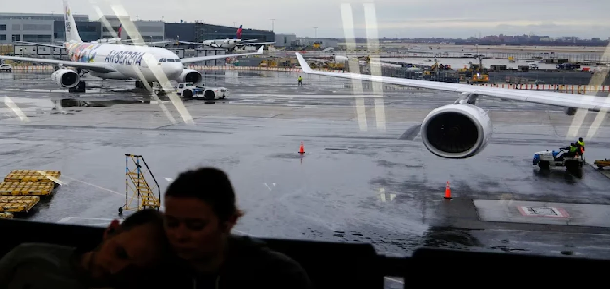 শীতকালীন ধুমুহাৰ সতৰ্কবাণীৰ পৰিপ্ৰেক্ষিতত আমেৰিকান এয়াৰলাইন্সৰ ১,০০০ ৰো অধিক বিমানৰ যাত্ৰা বাতিল