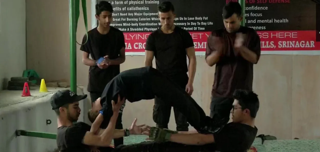 শ্ৰীনগৰৰ ইমৰাণ লোনৰ একাডেমীত এক প্ৰশিক্ষণ অধিবেশন 