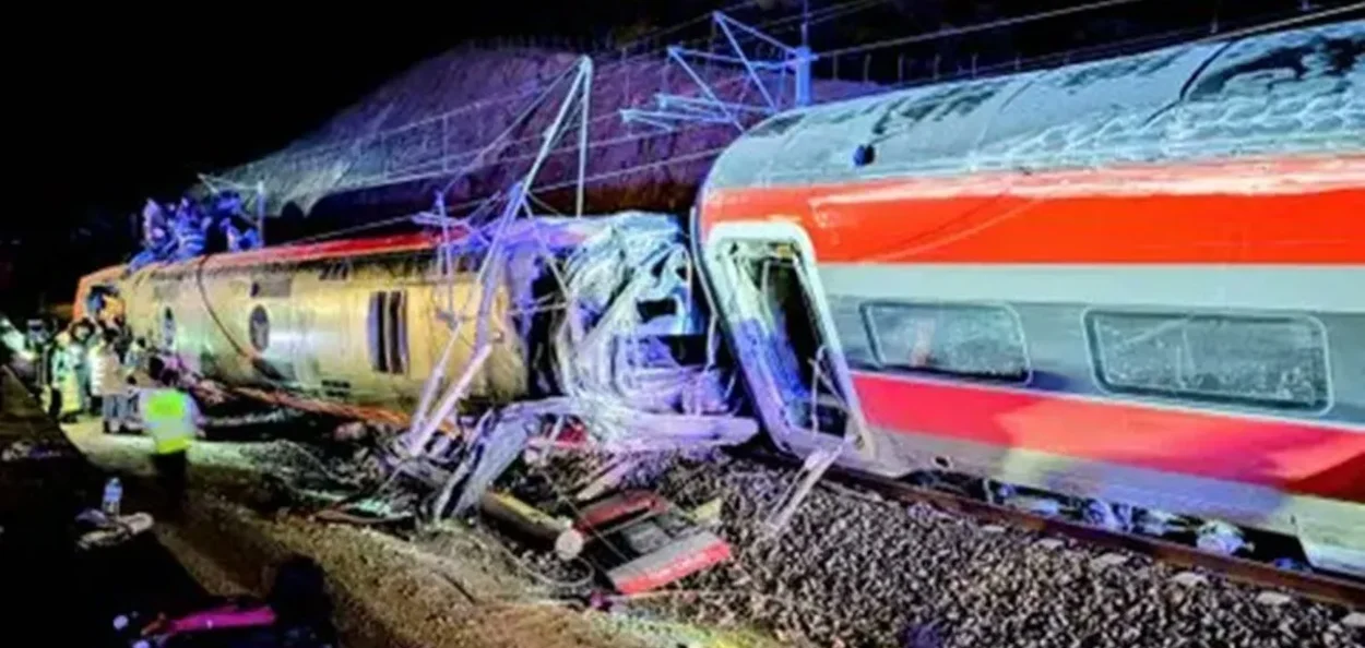 স্পেইনত তীব্ৰবেগী যাত্ৰীবাহী ৰে’লৰ মাজত সংঘৰ্ষ; ২১ জনৰ মৃত্যু