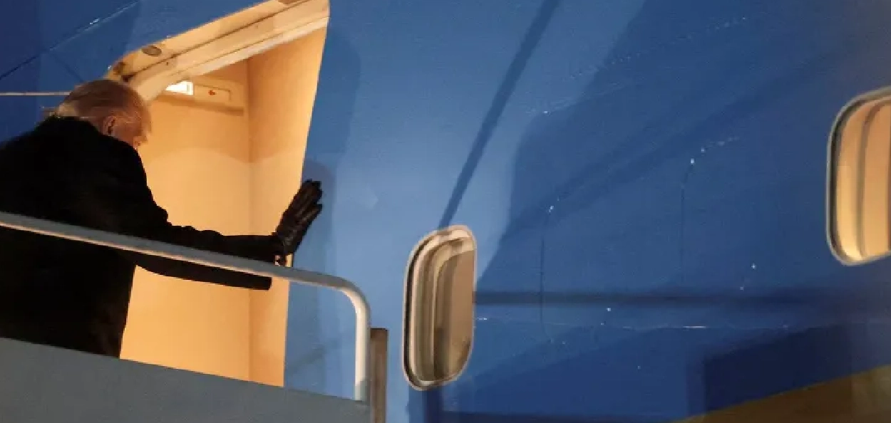 মাজপথৰ পৰা উভতিল ডাভোছ অভিমুখে যাত্ৰা কৰা ট্ৰাম্পৰ বিমানঃ হোৱাইট হাউচ