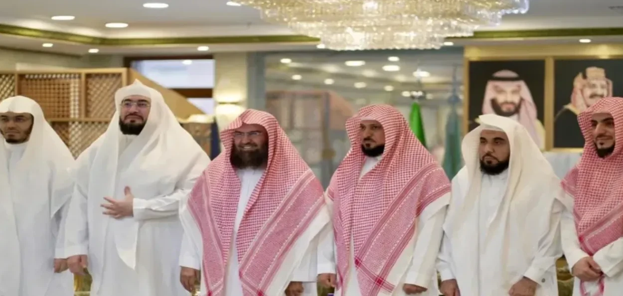 মক্কা আৰু মদিনাৰ পবিত্ৰ মছজিদ দুটা-মছজিদ আল-হাৰাম আৰু মছজিদ নবৱীত জ্যেষ্ঠ ইমামসকল