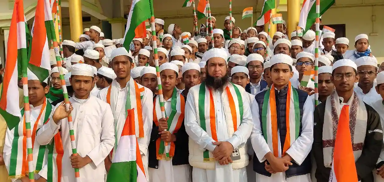 মাদ্ৰাছাৰ ছাত্ৰসকল আৰু শিক্ষক