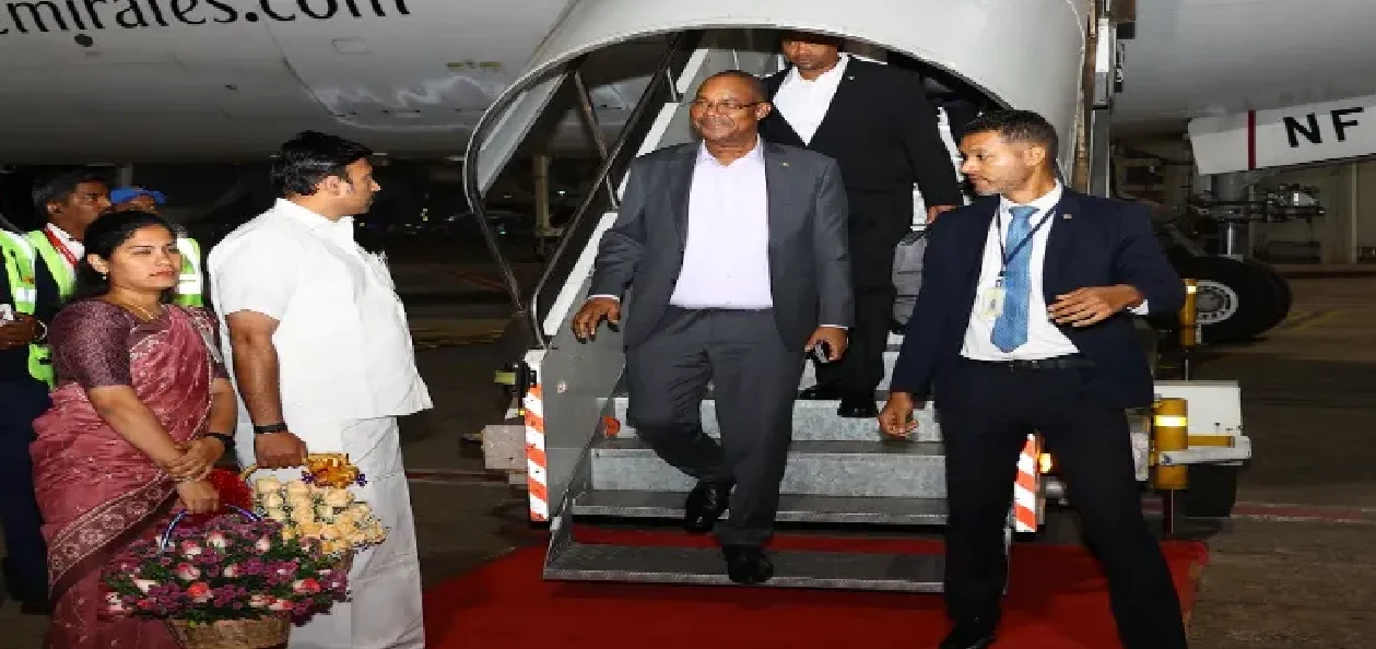 প্ৰধানমন্ত্ৰীৰ আমন্ত্ৰণ ক্ৰমে ভাৰতত উপস্থিত ছিচেলছৰ ৰাষ্ট্ৰপতি পেট্ৰিক হাৰ্মিনি