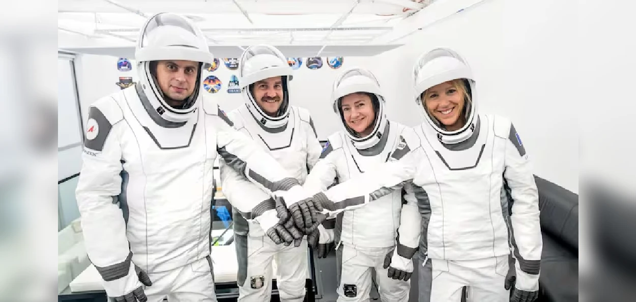 মহাকাশলৈ ৰাওনা হবলগীয়া ১২ নম্বৰ দলটোৰ চাৰিজন মহাকাশচাৰী