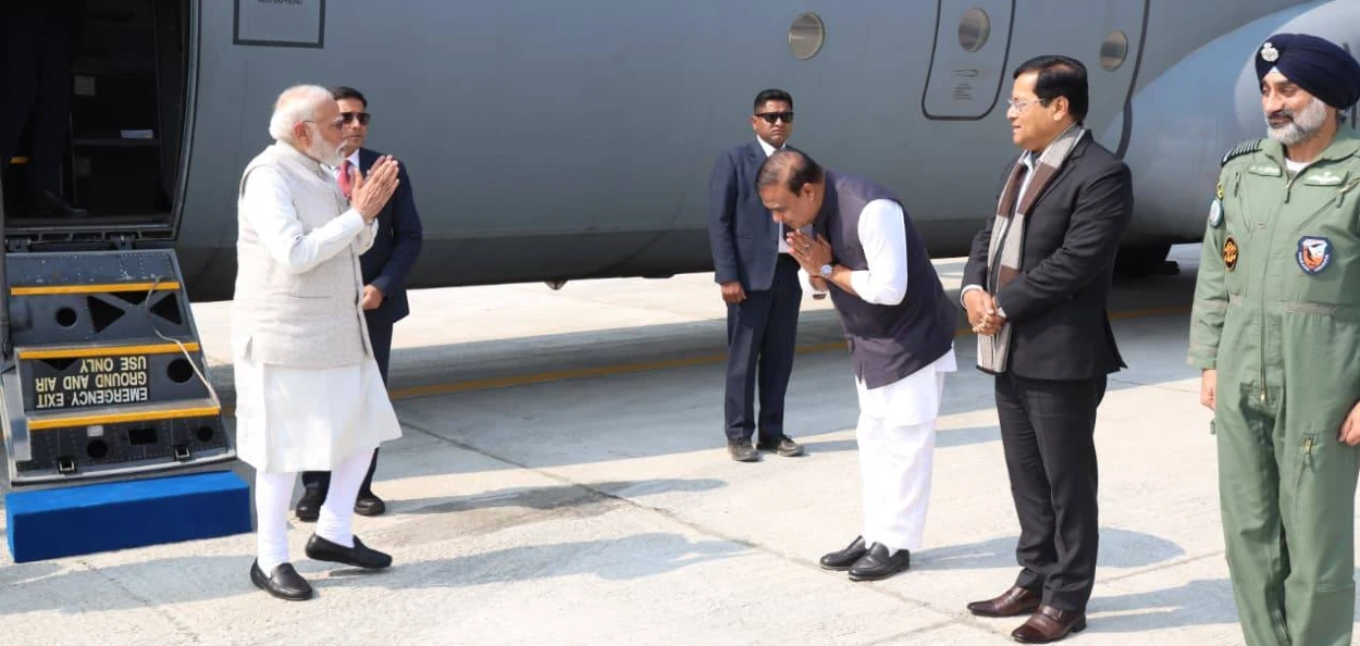 মৰাণৰ ৰাষ্ট্ৰীয় ঘাইপথত বায়ুসেনাৰ বাহুবলীৰে অৱতৰণ প্ৰধানমন্ত্ৰী মোদীৰ