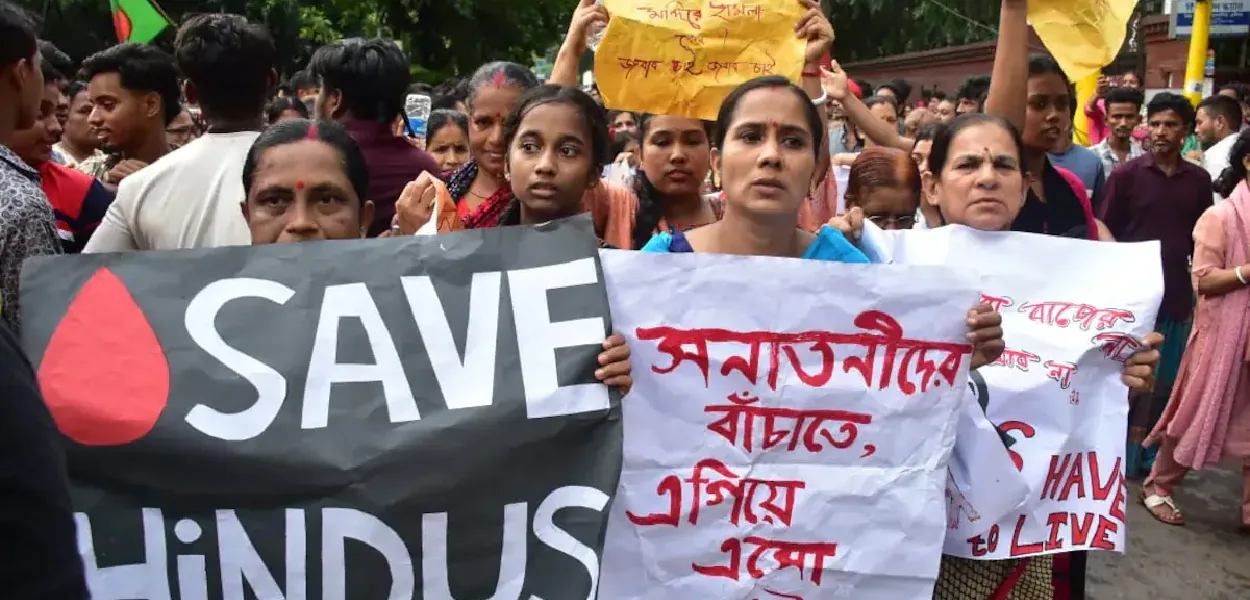 বাংলাদেশী হিন্দুসকলৰ গণহিংসাৰ বিৰুদ্ধে প্ৰতিবাদ