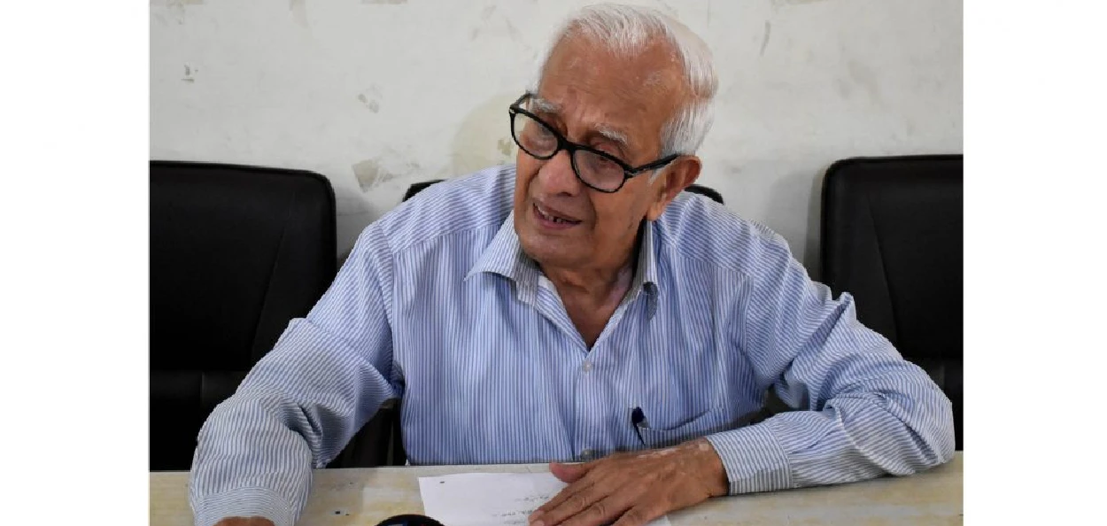 সংবাদ জগতৰ মহীৰূহ ধীৰেন্দ্ৰ নাথ চক্ৰৱৰ্তীৰ দেহাৱসান