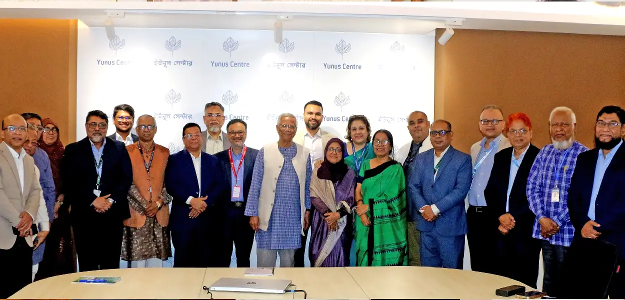 গ্ৰামীন সংস্থা আৰু ইউনুছ চেণ্টাৰৰ পৰিচালন সঞ্চালক আৰু উপদেষ্টাসকলক সাক্ষাৎ কৰে মহম্মদ ইউনুছে