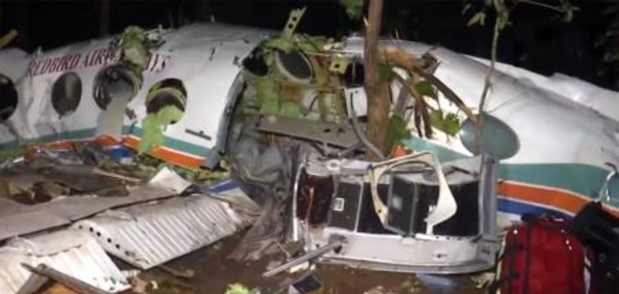 ৰোগী কঢ়িয়াই নিয়া এয়াৰ এম্বুলেন্স দুৰ্ঘটনাগ্ৰস্থ; ৭ গৰাকী নিহত