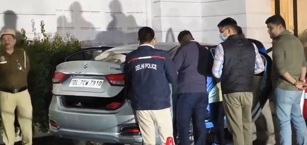 নিশা দিল্লীত লৰেন্স বিষ্ণৈৰ অধিবক্তাৰ ওপৰত গুলীচালনা দুৰ্বৃত্তৰ