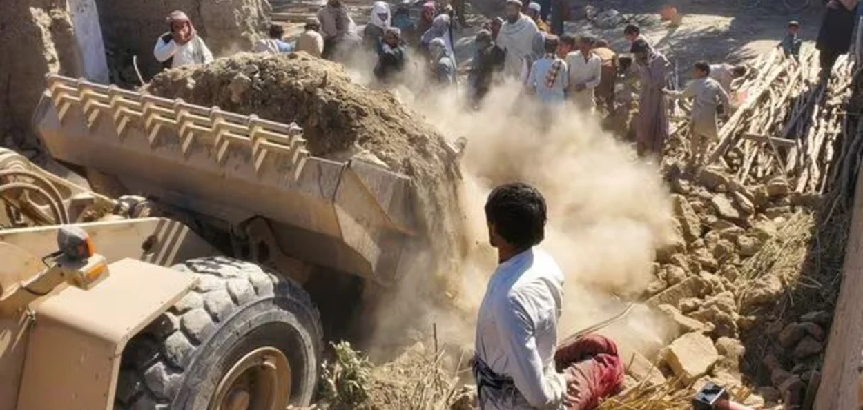 পাকিস্তান-আফগানিস্তানৰ মাজত যুদ্ধ