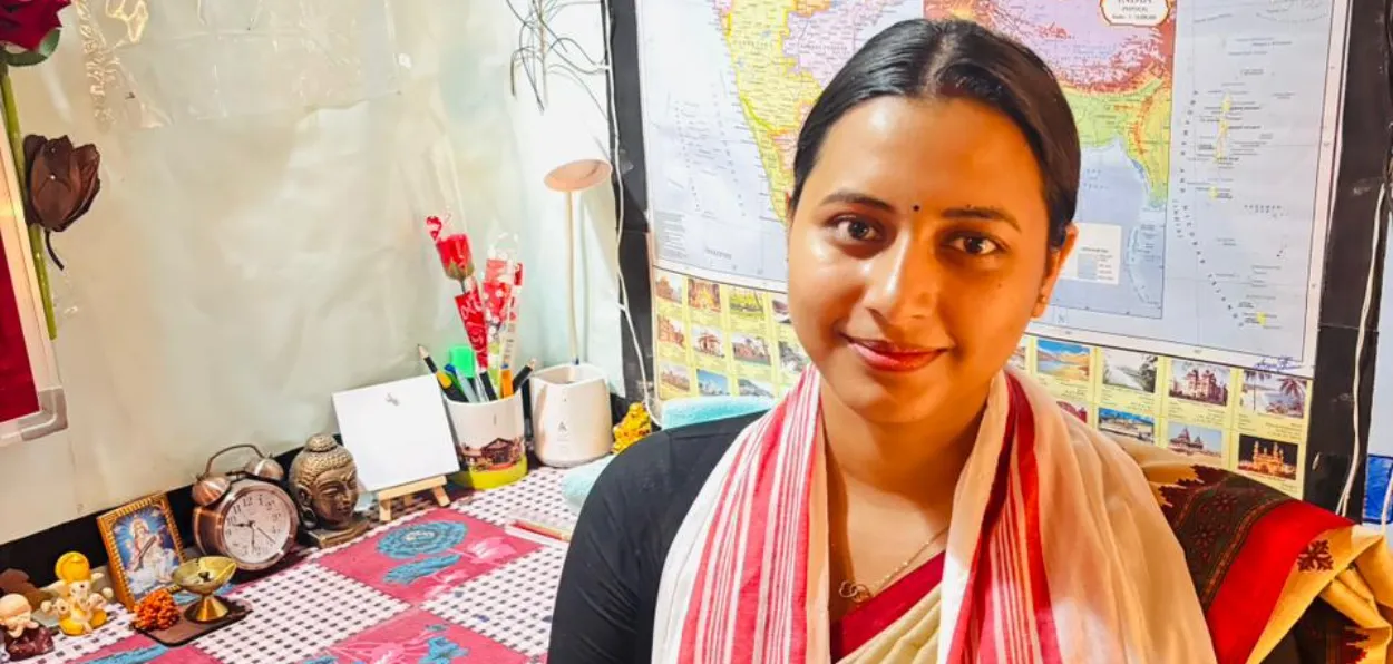 জেছমিন চুলতানা তেওঁৰ বাসগৃহত