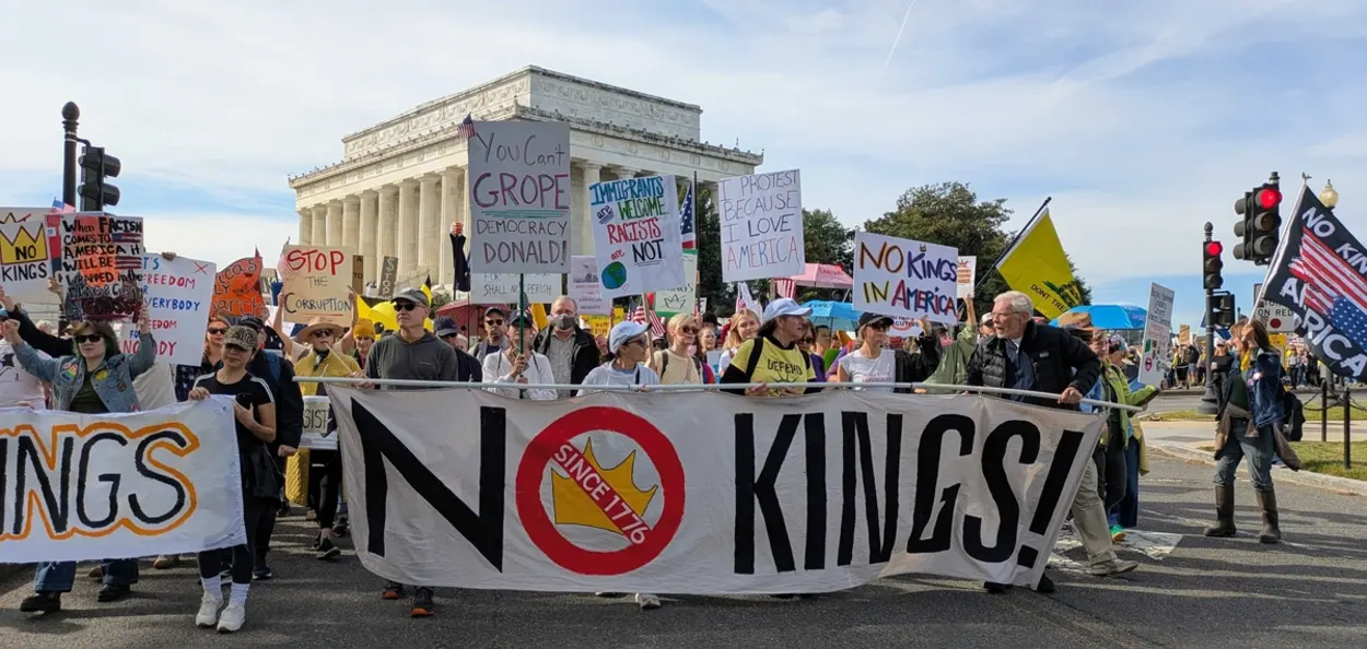 আমেৰিকাত ড'নাল্ড ট্ৰাম্পৰ বিৰুদ্ধে তীব্ৰ প্ৰতিবাদ