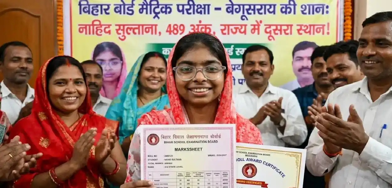 অদম্য ইচ্ছাশক্তিৰ নিদৰ্শনঃ বিহাৰ মেট্ৰিক পৰীক্ষাত ৪৮৯ নম্বৰৰে উজলি উঠিল ইমাম-কন্যা নাহিদ ছুলতানা
