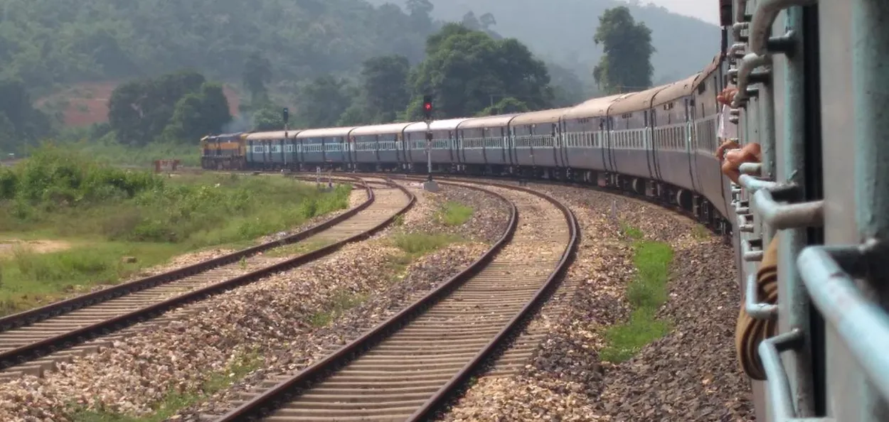 ৰে'লৰ খুন্দাত ২০ টাৰো অধিক ম'হৰ মৃত্যু 