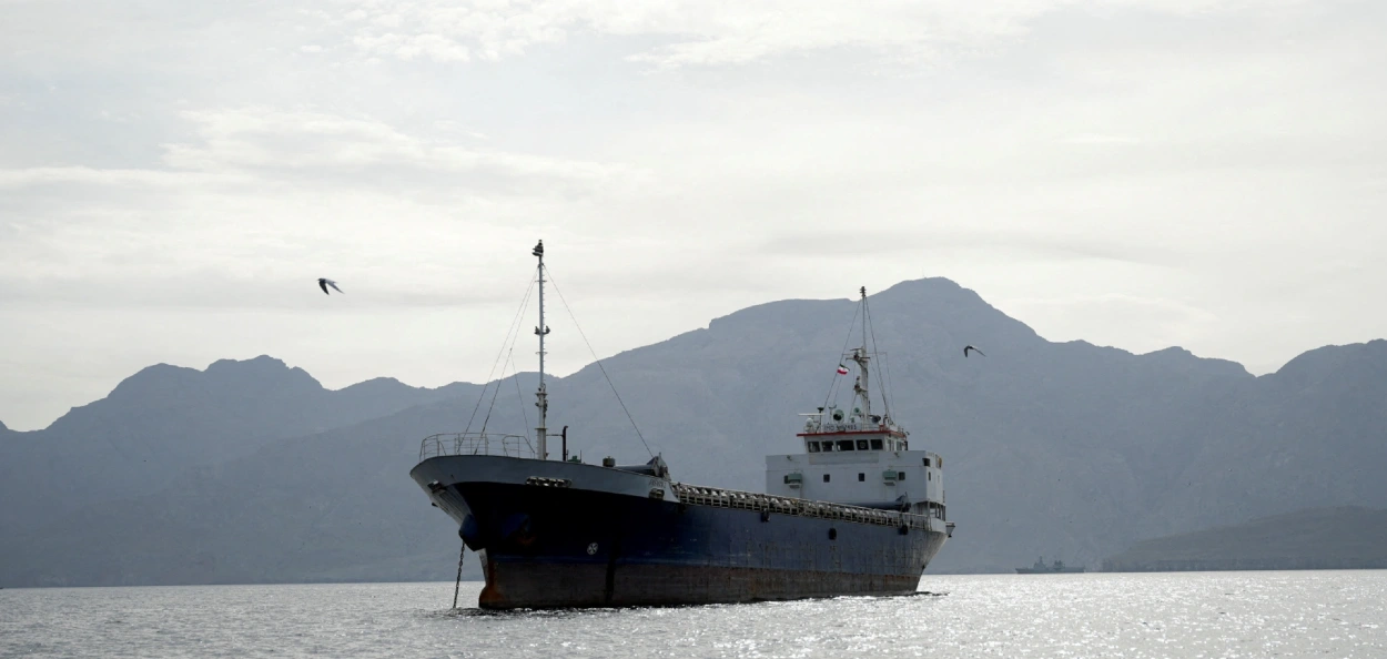 হৰমুজ অৱৰোধ কৰিছে আমেৰিকাই