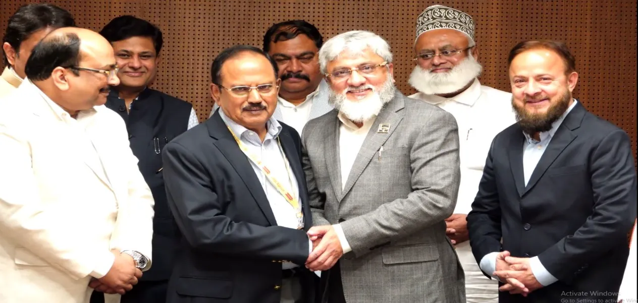 ৰাষ্ট্ৰীয় নিৰাপত্তা উপদেষ্টা অজিত ডোভালে মুছলমান সম্প্ৰদায়ৰ বিশিষ্ট নাগৰিকসকলৰ সৈতে হোৱা বৈঠকৰ এক দৃশ্য