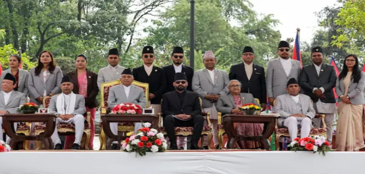 নেপালৰ প্ৰধানমন্ত্ৰী বালন্দ্ৰ শ্বাহ আৰু তেওঁৰ নৱগঠিত মন্ত্ৰীসভা