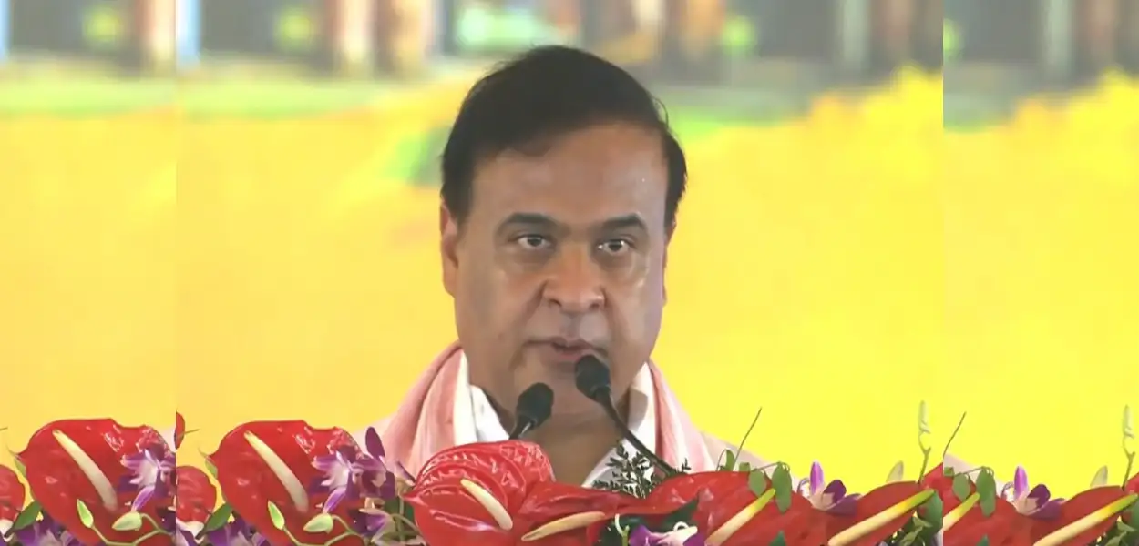 ‘ভাৰত মাতা কি জয়’ ধ্বনিৰে মুখৰিত খানাপাৰাঃ একেৰাহে দ্বিতীয়বাৰৰ বাবে অসমৰ মুখ্যমন্ত্ৰী হিচাপে শপত ল'লে হিমন্ত বিশ্ব শৰ্মাই