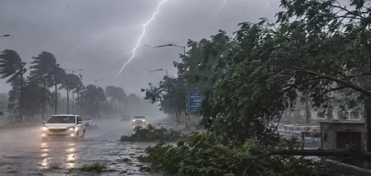 উত্তৰ প্ৰদেশত ধুমুহা-বৰষুণত প্ৰাণ গ’ল ৫৬ গৰাকী লোকৰ