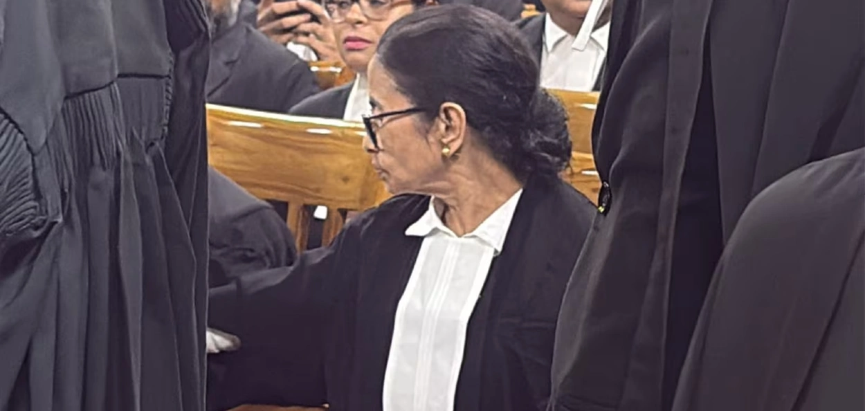 পশ্চিম বংগৰ প্ৰাক্তন মুখ্যমন্ত্ৰী মমতা বেনাৰ্জী