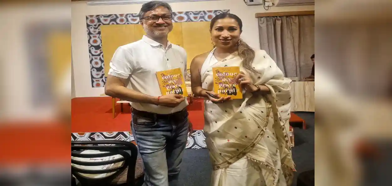 শ্বেহনাব শ্বাহিনে নিজৰ গ্ৰন্থ “Colour My Grave Purple and Other Stories’’ হাতত লৈ থকা অৱস্থাত
