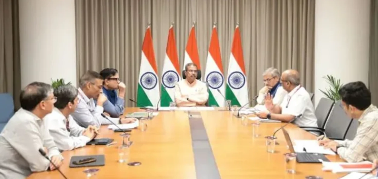 নিটকলৈ ছাত্ৰ-ছাত্ৰীক বিভ্ৰান্ত কৰা ভুৱা চেনেল বন্ধ কৰিবলৈ কেন্দ্ৰৰ কঠোৰ সকিয়নী