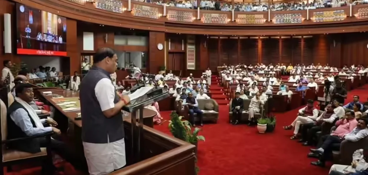 শপত গ্ৰহণেৰে ষষ্ঠদশ অসম বিধানসভাৰ প্ৰথম অধিৱেশন আৰম্ভ