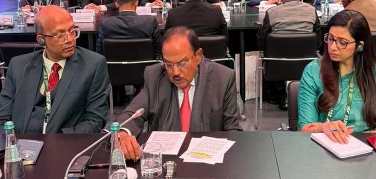 মস্কোত কৌশলগত সম্পৰ্কক লৈ ৰাষ্ট্ৰীয় নিৰাপত্তা উপদেষ্টা (NSA) ডোভাল আৰু ছাৰ্গেই শ্বোইগুৰ গুৰুত্বপূৰ্ণ বৈঠক