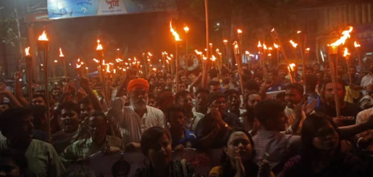 ঢাকাত হিন্দুসকলৰ তীব্ৰ প্ৰতিবাদ