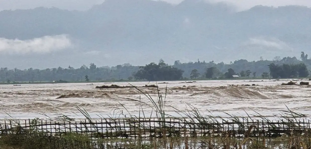 অসমৰ ধেমাজি জিলাত এখন নদীত বাঢ়নী পানী, দেওবাৰে