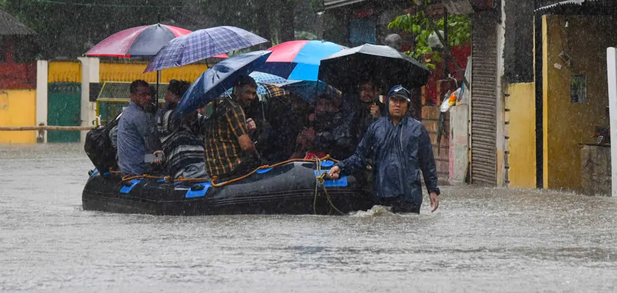 অহা ৩-৪ দিন ৰাজ্যত ধাৰাসাৰ বৰষুণৰ সতৰ্কবাণী