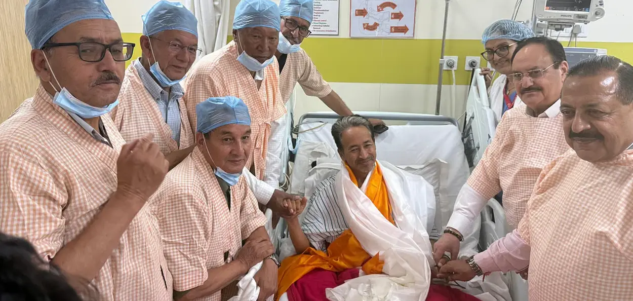 ২৬ দিনৰ অন্তত আমৰণ অনশন প্রত্যাহাৰ কৰিলে সোনম ৱাংচুকে