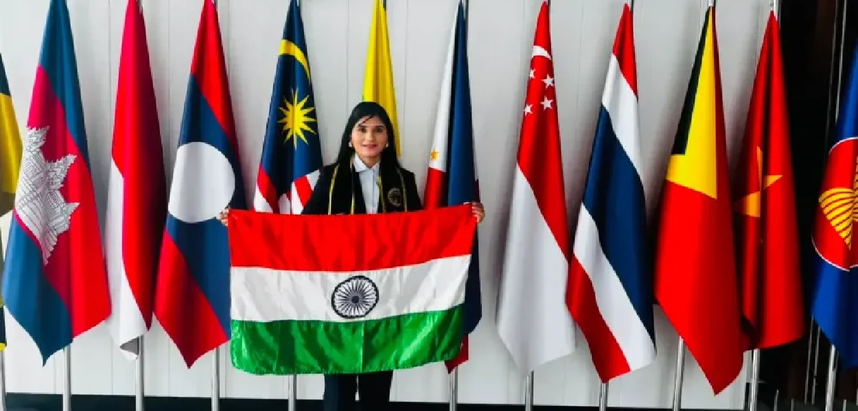 ‘মিছেছ ইণ্ডিয়া’ৰ খিতাপ দখল কৰা ফাৰাহ