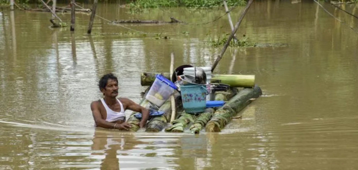 বানপানীৰ ফলত মৃত্যু ৭৫ জনৰ মৃত্যু, ৩.৩২ লাখ লোক আক্ৰান্ত; মুখ্যমন্ত্ৰীৰ নতুন সাহায্য ঘোষণা
