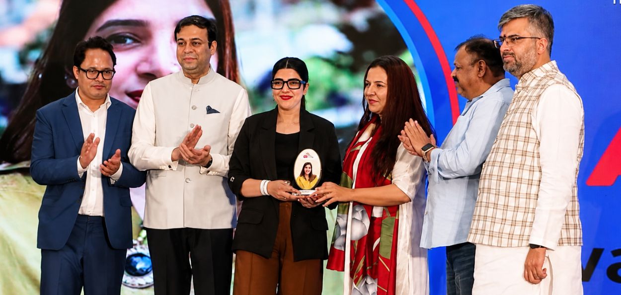 'এক্সচেঞ্জ ফৰ মিডিয়া' বঁটাৰে সন্মানিত কাশ্মীৰৰ সাংবাদিক য়াছমীন খানক