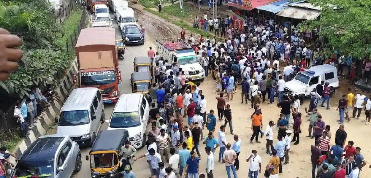 মেঘালয় পঞ্জীয়নভুক্ত বাহন চলাচলৰ বিৰুদ্ধে জোৰাবাটত ৰাষ্ট্ৰীয় ঘাইপথ-২৭ অৱৰোধ, বৃহস্পতিবাৰে 