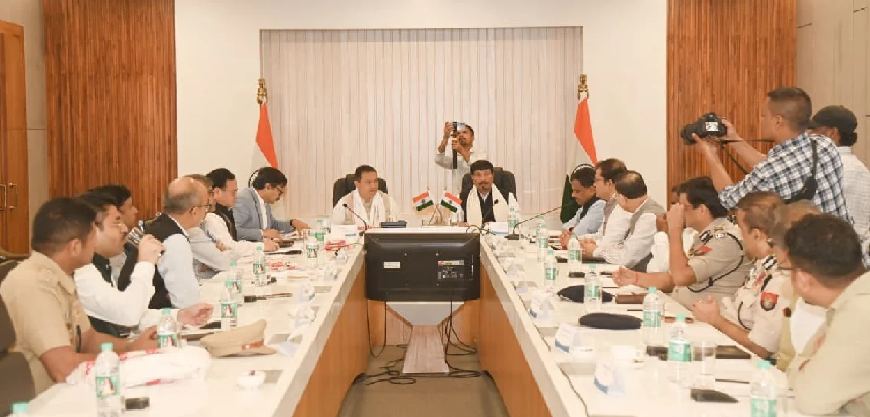 গুৱাহাটীৰ কইনাধৰা ষ্টেট গেষ্ট হাউছত অনুষ্ঠিত যুটীয়া বৈঠক