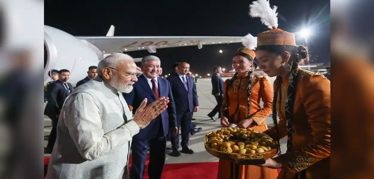 এছচিঅ’ শীৰ্ষ সন্মিলনত অংশগ্ৰহণৰ বাবে কিৰ্গিস্তানত উপস্থিত প্ৰধানমন্ত্ৰী নৰেন্দ্ৰ মোদী