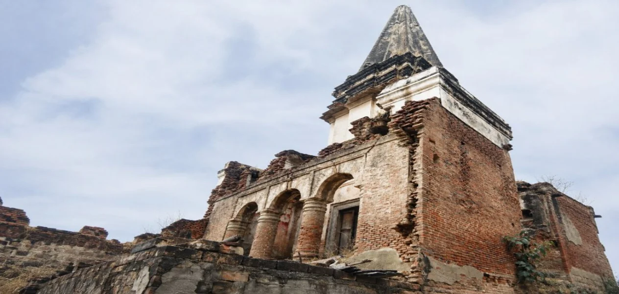 পুনৰ পাকিস্তানত ভঙা হ'ল শতিকা পুৰণি মন্দিৰ 