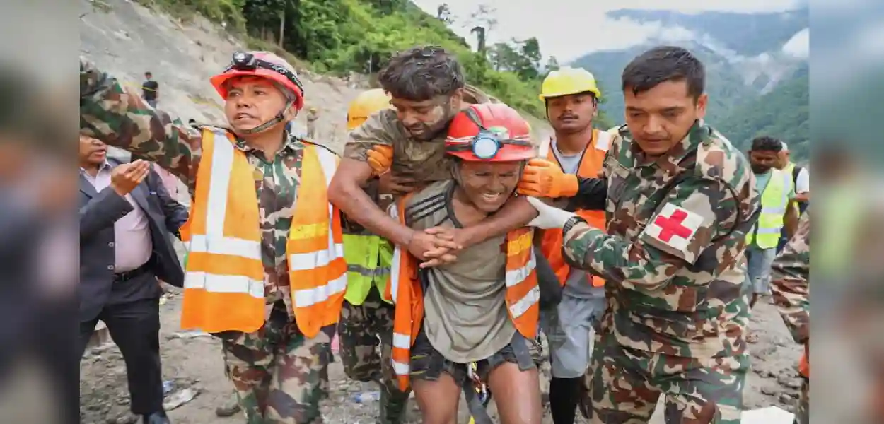 নেপালৰ ধ্বংসাৱশেষৰ তলত পোত খোৱা জলবিদ্যুৎ প্ৰকল্পৰ সুৰংগৰ পৰা ৯ দিনৰ পিছত জীৱন্ত উদ্ধাৰ ২ জন