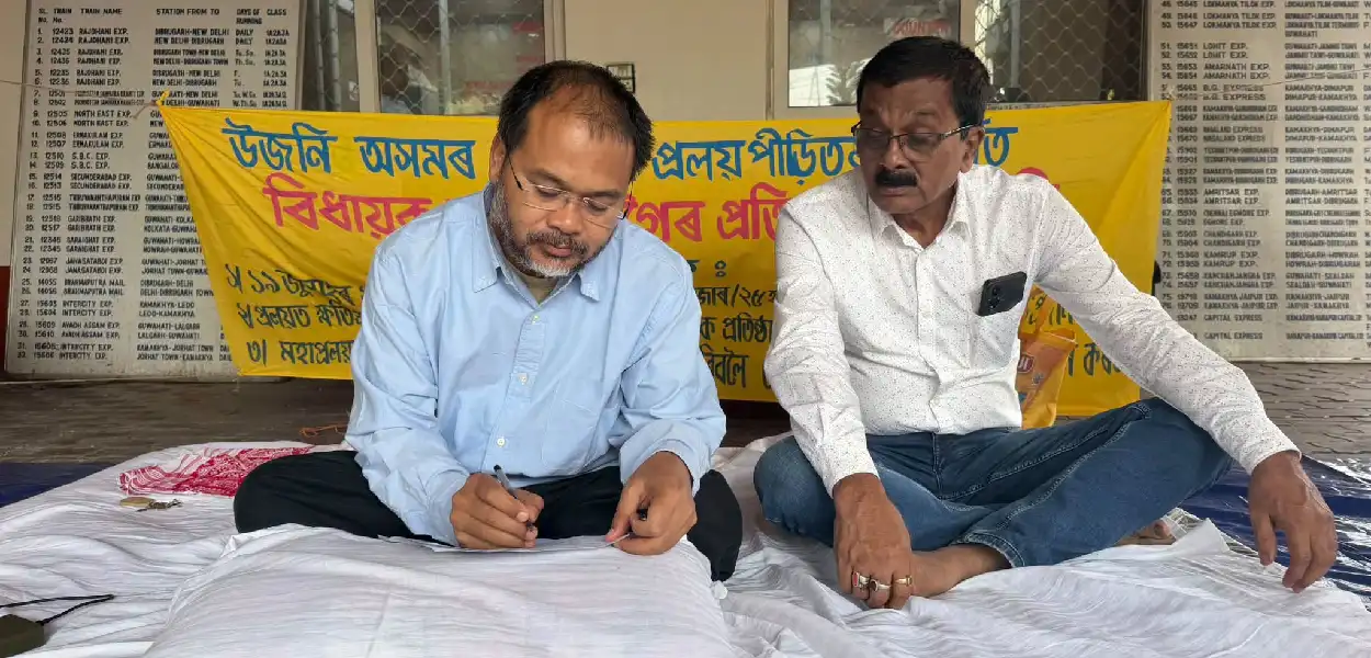বিধানসভা চৌহদত অনিৰ্দিষ্টকালীন সত্যাগ্ৰহ অব্যাহত ৰখা শিৱসাগৰৰ বিধায়ক অখিল গগৈ