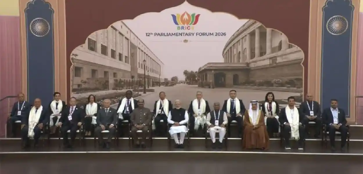 নতুন দিল্লীত দ্বাদশ ব্ৰিকছ সংসদীয় মঞ্চৰ উদ্বোধনী অনুষ্ঠানত বিদেশী প্ৰতিনিধিসকলক উষ্ম আদৰণি জনায় প্ৰধানমন্ত্ৰী নৰেন্দ্ৰ মোদীয়ে