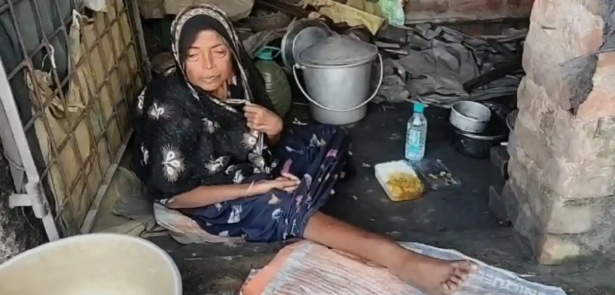  অসহায় ৰকিয়া বিবিৰ আজীৱন খাদ্যৰ দায়িত্ব ল'লে 'অসহায়েৰ বন্ধু' সংগঠনে